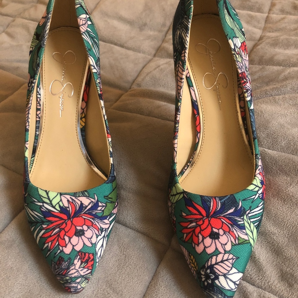 Jessica Simpson pumps